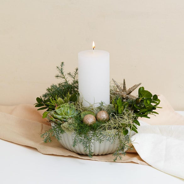 Floristens valg - juledekoration med et hvidt bloklys